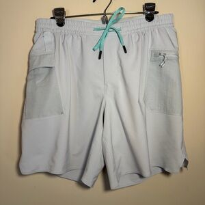 Lululemon Men’s Water-Repellent Hiking Shorts Light Gray Size L Zip Pockets